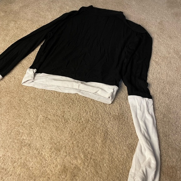 Cropped Long Sleeve - Large - Picture 2 of 4